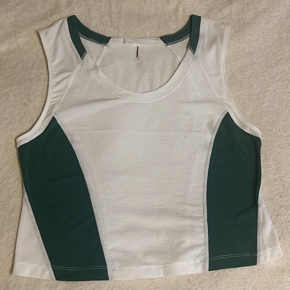 NWOT FP MOVEMENT BY FREE PEOPLE TEMPO ADAVNTAGE MUSCLE TANK SIZE L - Picture 3 of 11